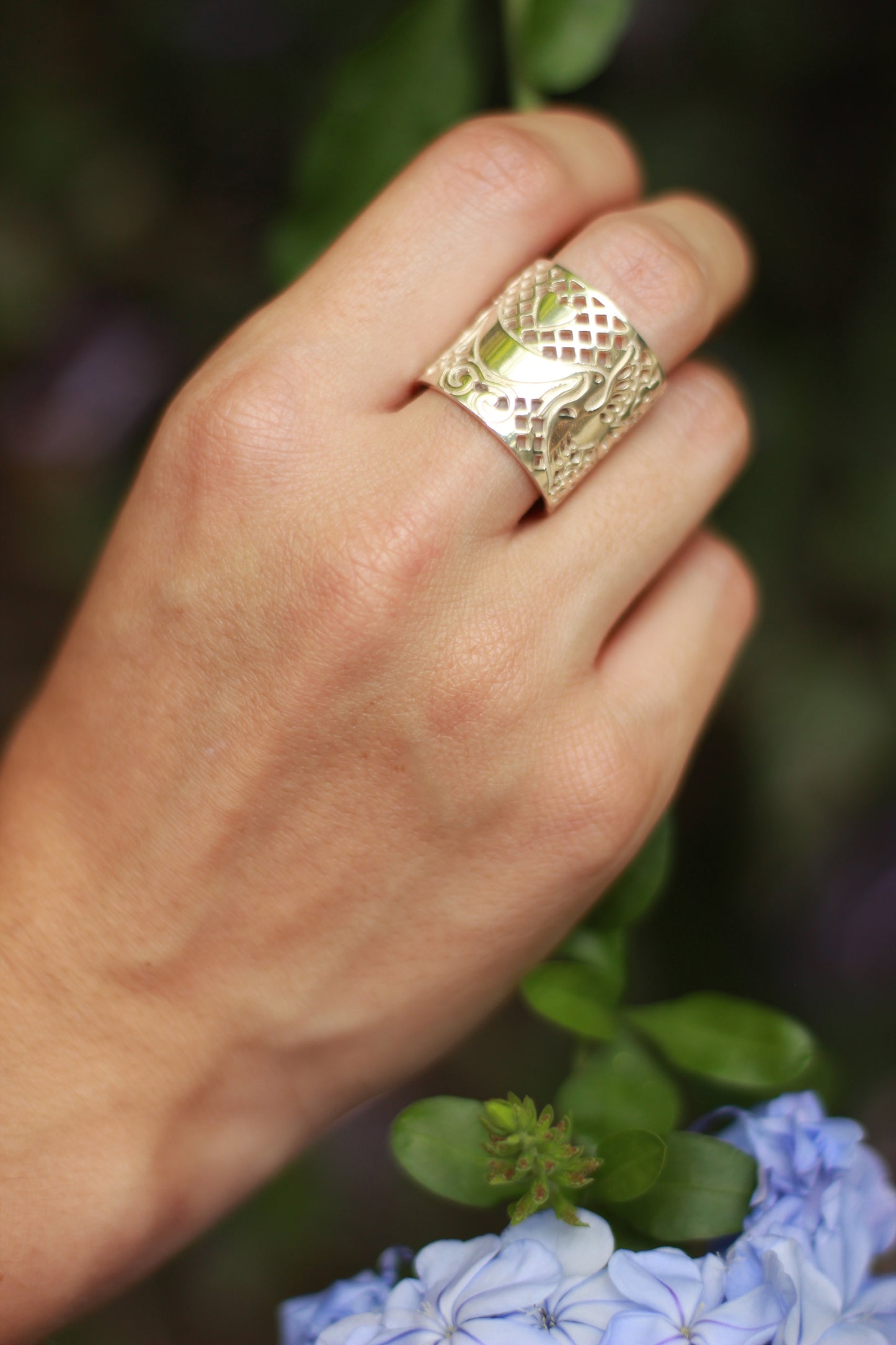 Anillo "Flores y Palomas"