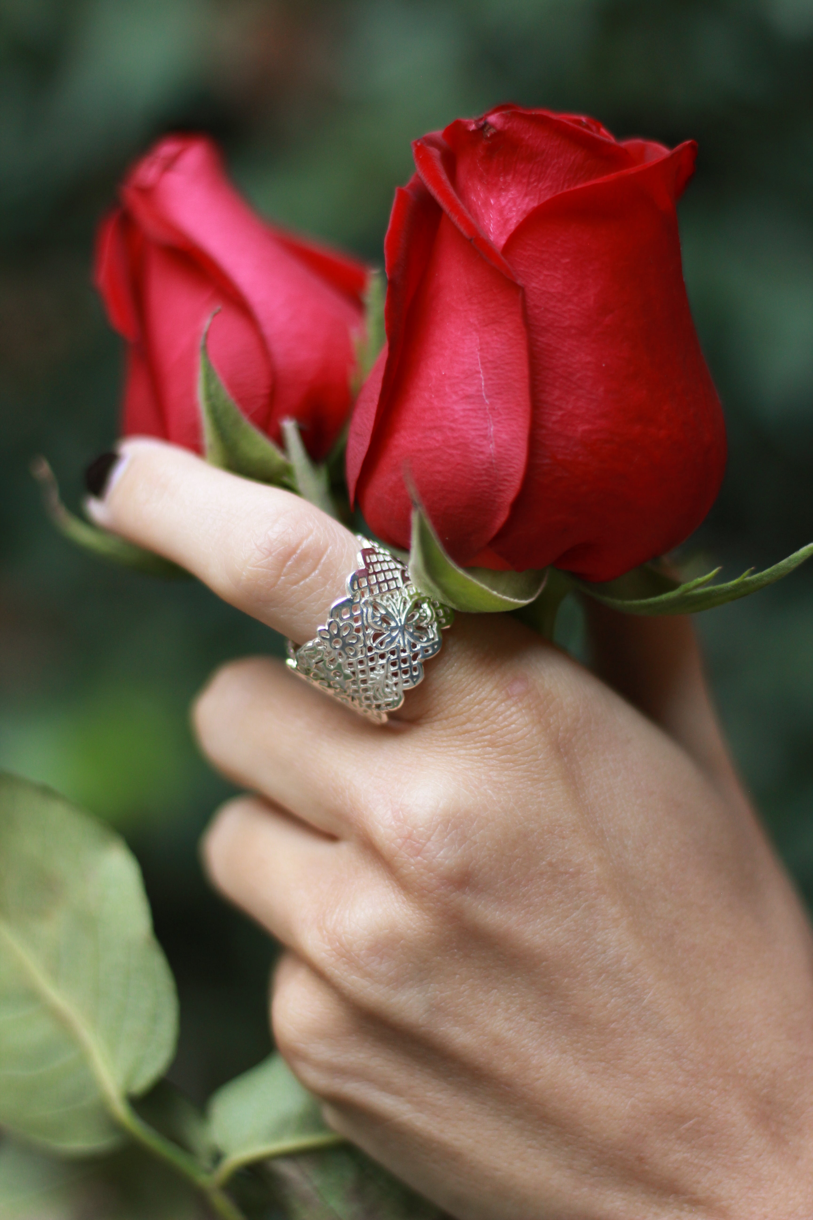 Anillos de compromiso online con mariposas